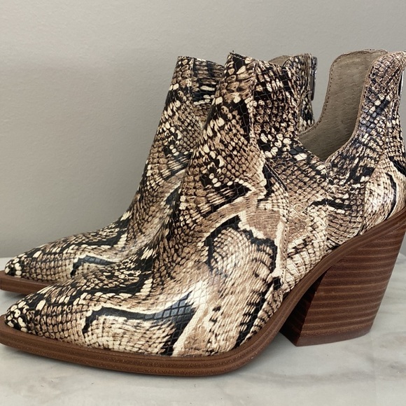 Vince Camuto Snake Print Anke Booties Size 5.5 - Picture 3 of 10